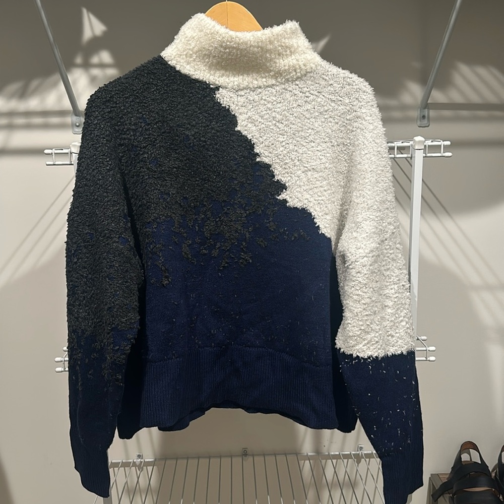 Lululemon Sweater - Size 10